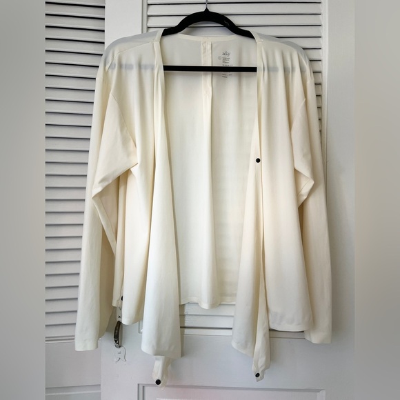 ADAY That's A Wrap Top Convertible Travel Shirt Blouse | Cream | S/M - Picture 10 of 16
